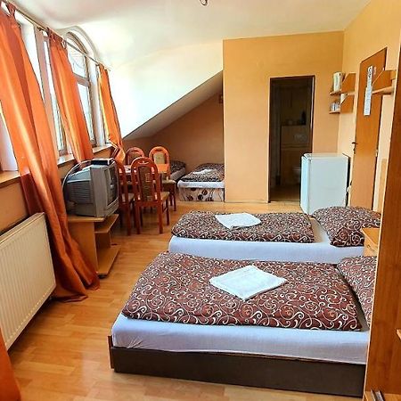 Hotel Penzion Highway à Ruzomberok Extérieur photo
