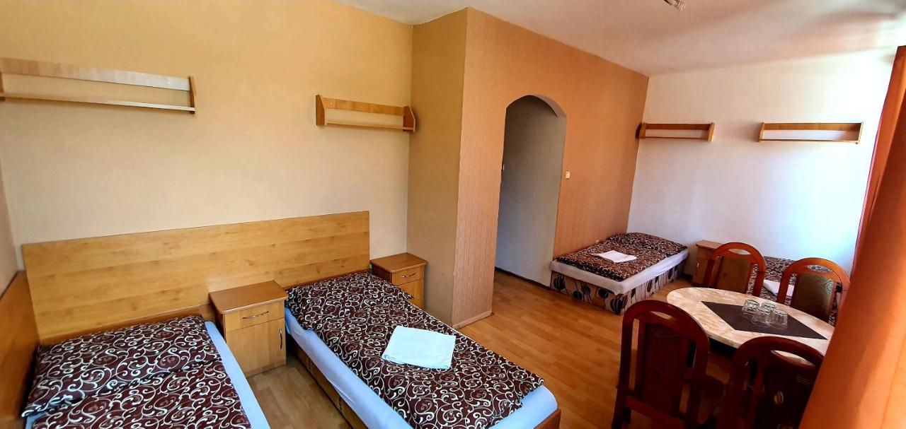 Hotel Penzion Highway à Ruzomberok Extérieur photo