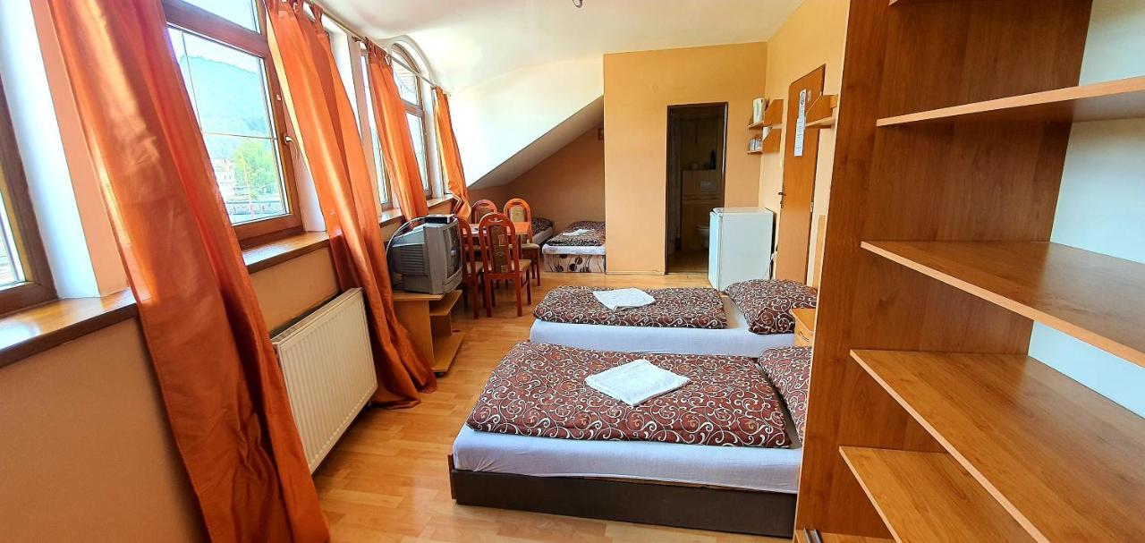 Hotel Penzion Highway à Ruzomberok Extérieur photo