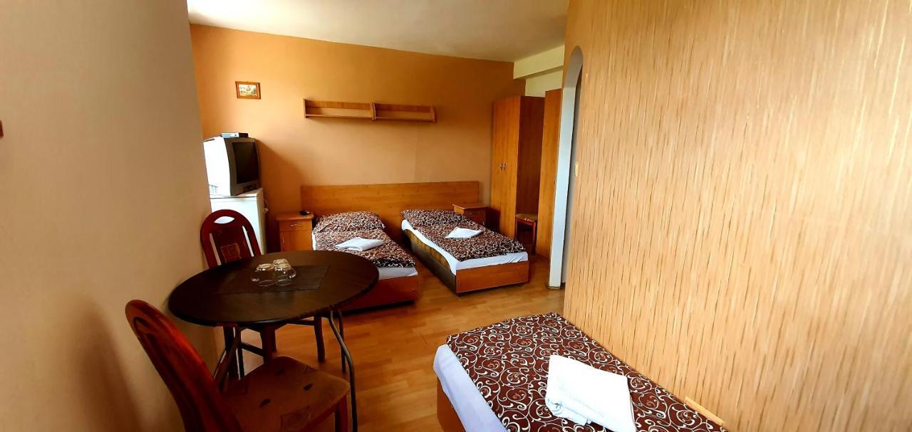 Hotel Penzion Highway à Ruzomberok Extérieur photo