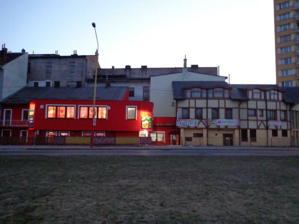 Hotel Penzion Highway à Ruzomberok Extérieur photo